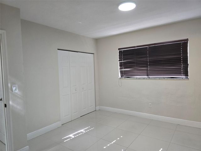 18422 NW 42ND CT, Miami Gardens, FL 33055