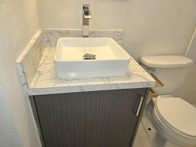 18422 NW 42ND CT, Miami Gardens, FL 33055