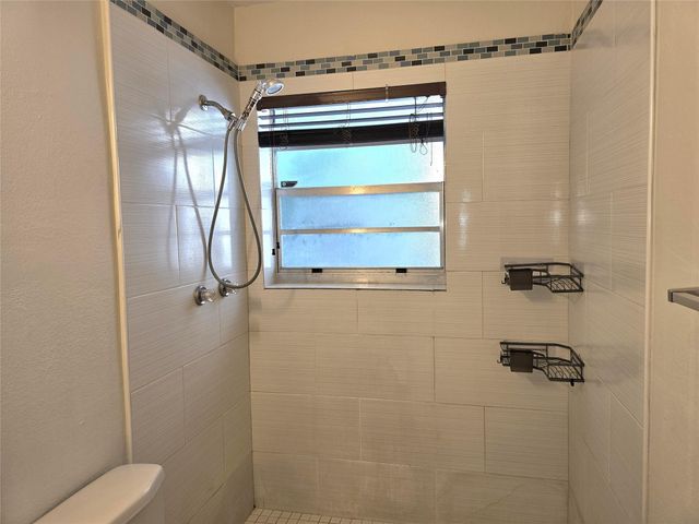 18422 NW 42ND CT, Miami Gardens, FL 33055