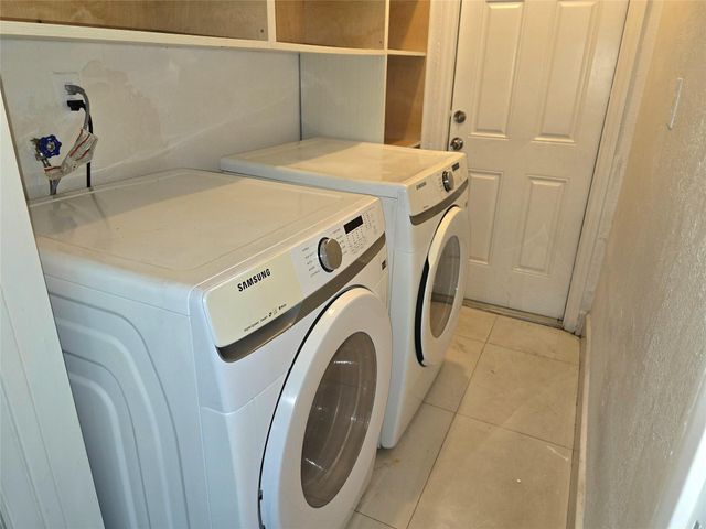 18422 NW 42ND CT, Miami Gardens, FL 33055