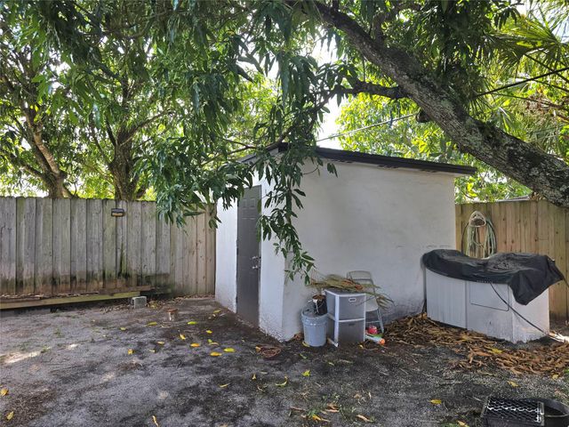 18422 NW 42ND CT, Miami Gardens, FL 33055