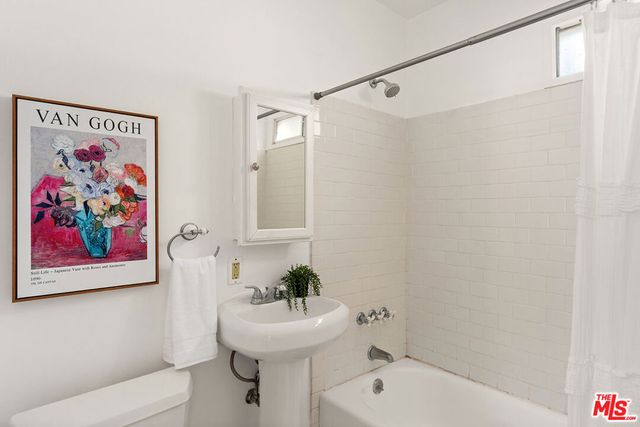 3220 Garden Avenue, Los Angeles, CA 90039