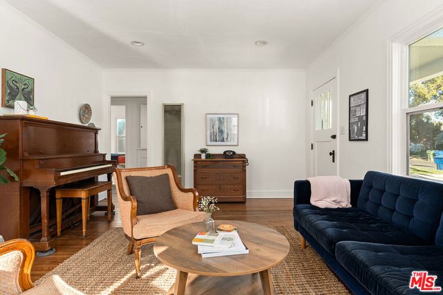 3220 Garden Avenue, Los Angeles, CA 90039