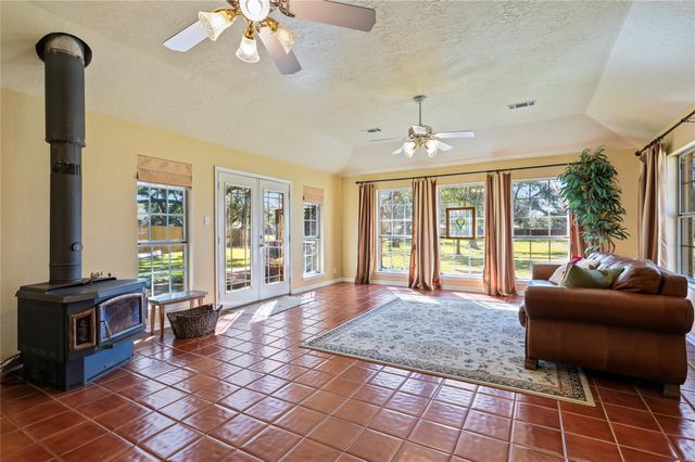 412 Narcissus Street, Lake Jackson, TX 77566