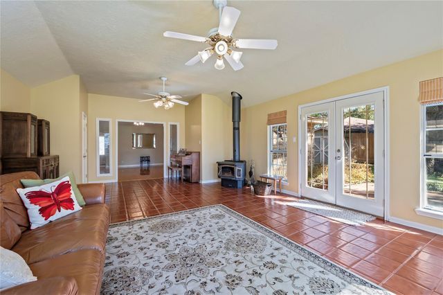 412 Narcissus Street, Lake Jackson, TX 77566