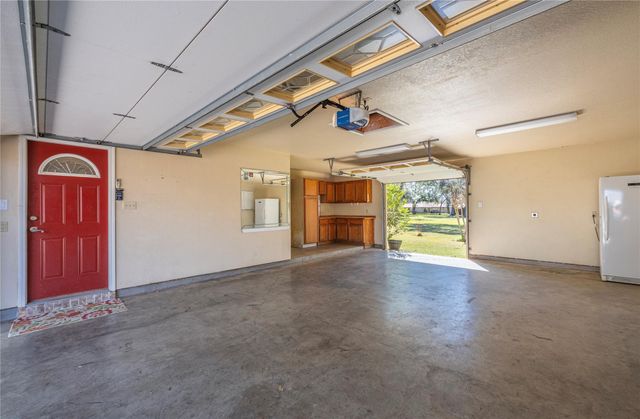 412 Narcissus Street, Lake Jackson, TX 77566