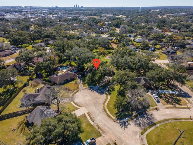 412 Narcissus Street, Lake Jackson, TX 77566