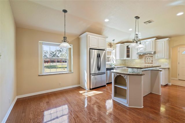 412 Narcissus Street, Lake Jackson, TX 77566