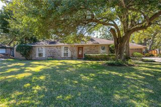 412 Narcissus Street, Lake Jackson, TX 77566