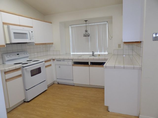 9264 N Concord Drive, Fresno, CA 93720