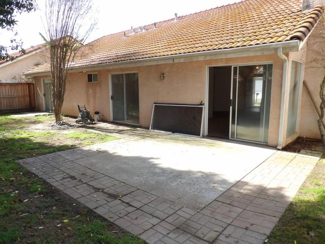 9264 N Concord Drive, Fresno, CA 93720