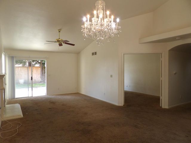 9264 N Concord Drive, Fresno, CA 93720