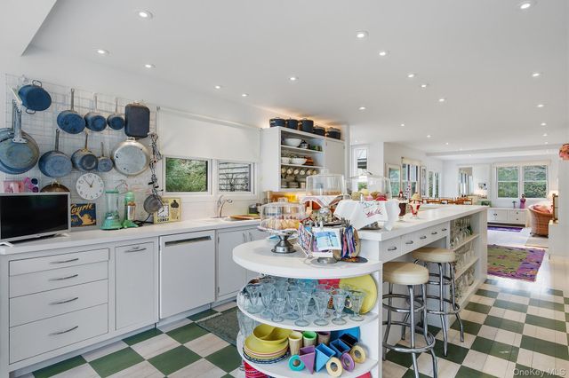 60 Skimhampton Road, East Hampton, NY 11937