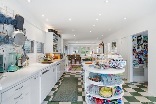 60 Skimhampton Road, East Hampton, NY 11937