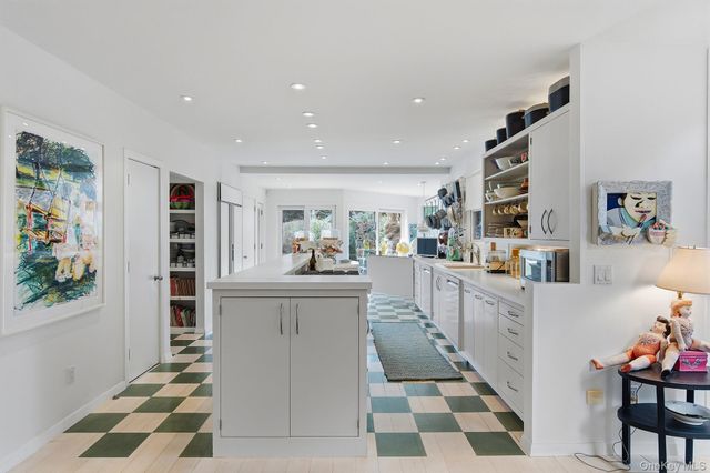 60 Skimhampton Road, East Hampton, NY 11937