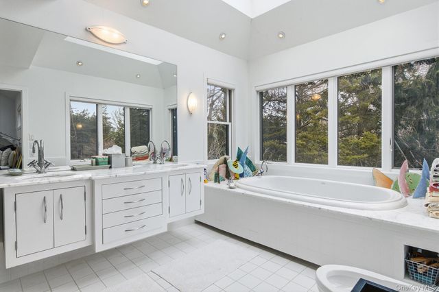 60 Skimhampton Road, East Hampton, NY 11937
