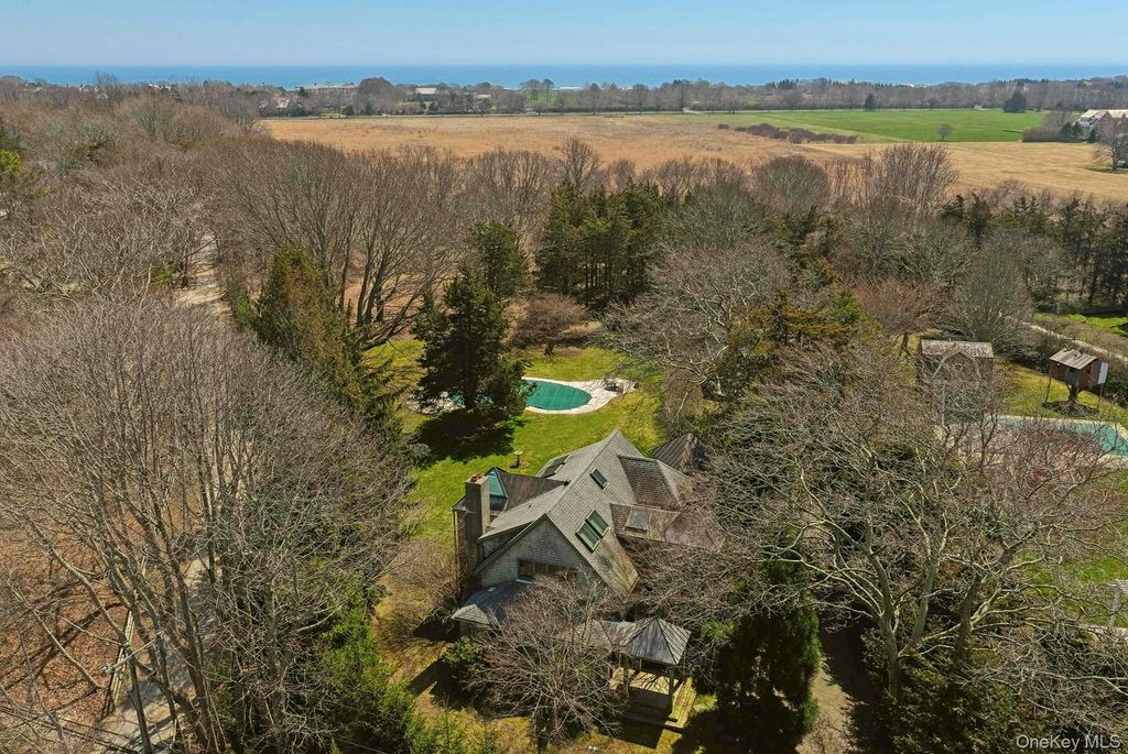 60 Skimhampton Road, East Hampton, NY 11937