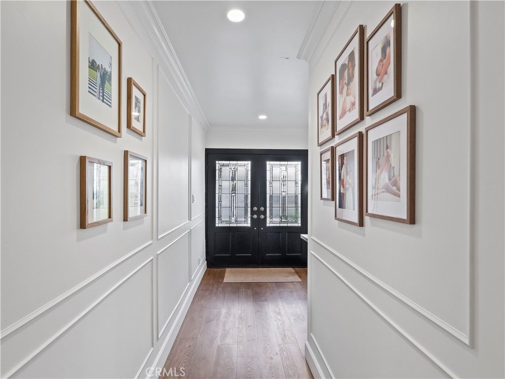 Image 11 of property listing at 6900 Katherine Avenue, Van Nuys, CA 91405