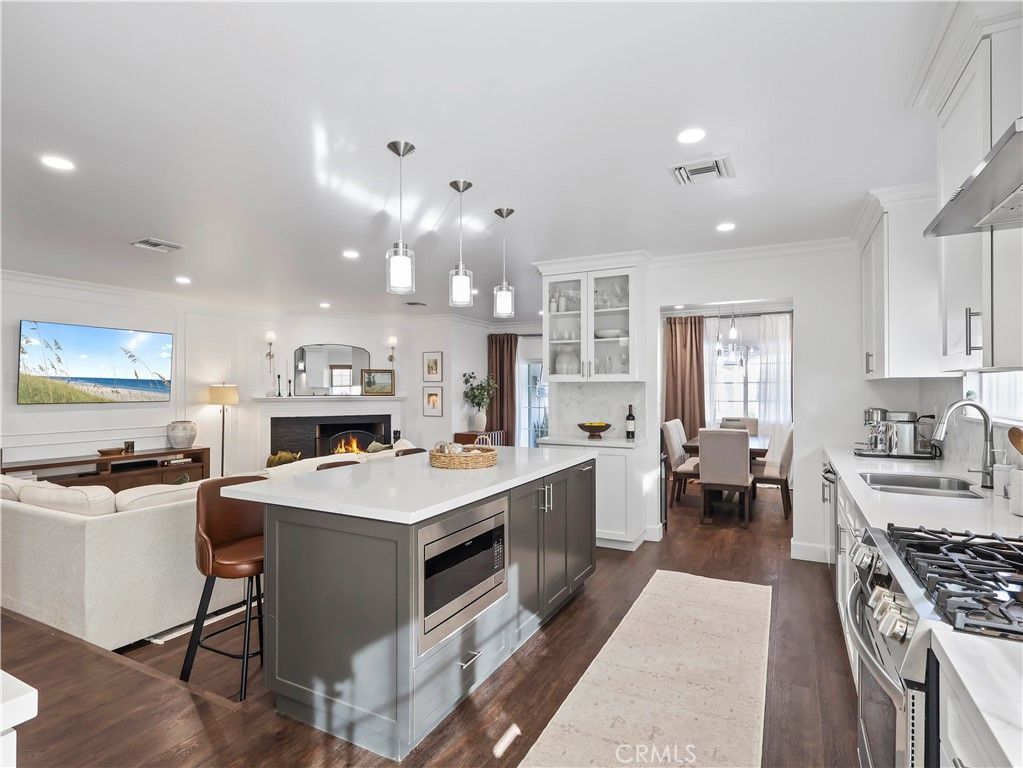 Image 17 of property listing at 6900 Katherine Avenue, Van Nuys, CA 91405