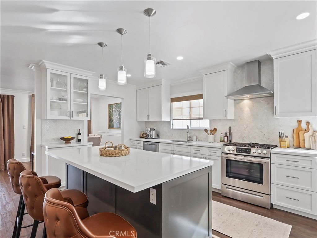 Image 18 of property listing at 6900 Katherine Avenue, Van Nuys, CA 91405