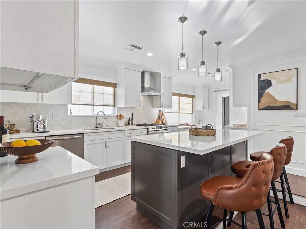 Image 19 of property listing at 6900 Katherine Avenue, Van Nuys, CA 91405