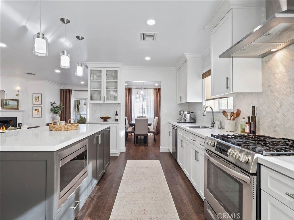 Image 21 of property listing at 6900 Katherine Avenue, Van Nuys, CA 91405