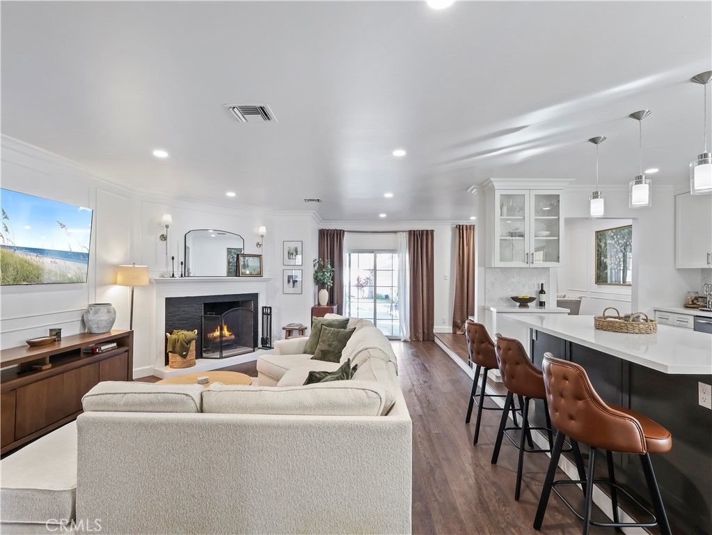 Image 28 of property listing at 6900 Katherine Avenue, Van Nuys, CA 91405