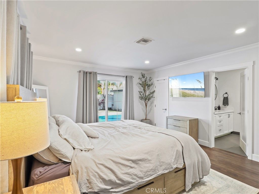 Image 3 of property listing at 6900 Katherine Avenue, Van Nuys, CA 91405