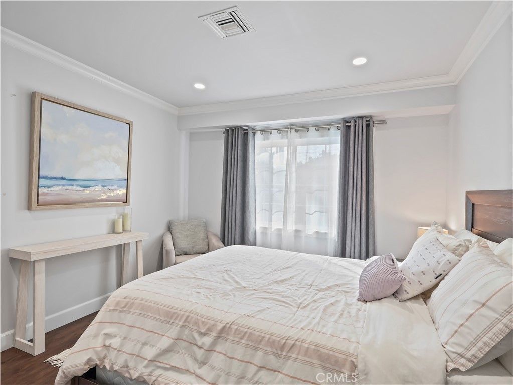 Image 30 of property listing at 6900 Katherine Avenue, Van Nuys, CA 91405