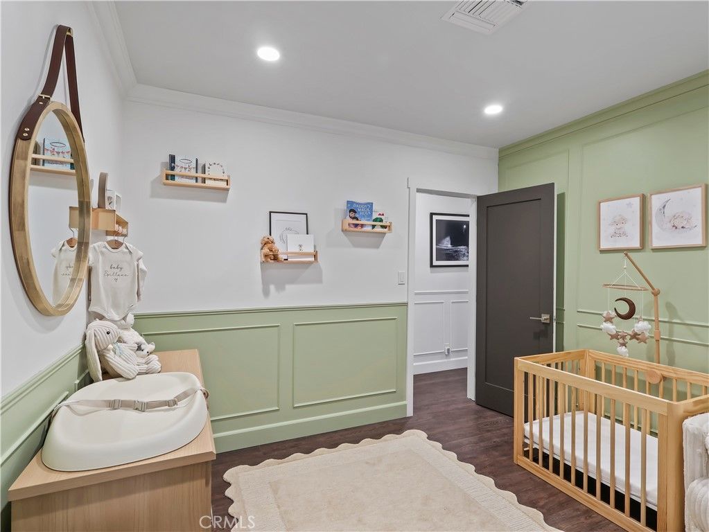 Image 37 of property listing at 6900 Katherine Avenue, Van Nuys, CA 91405