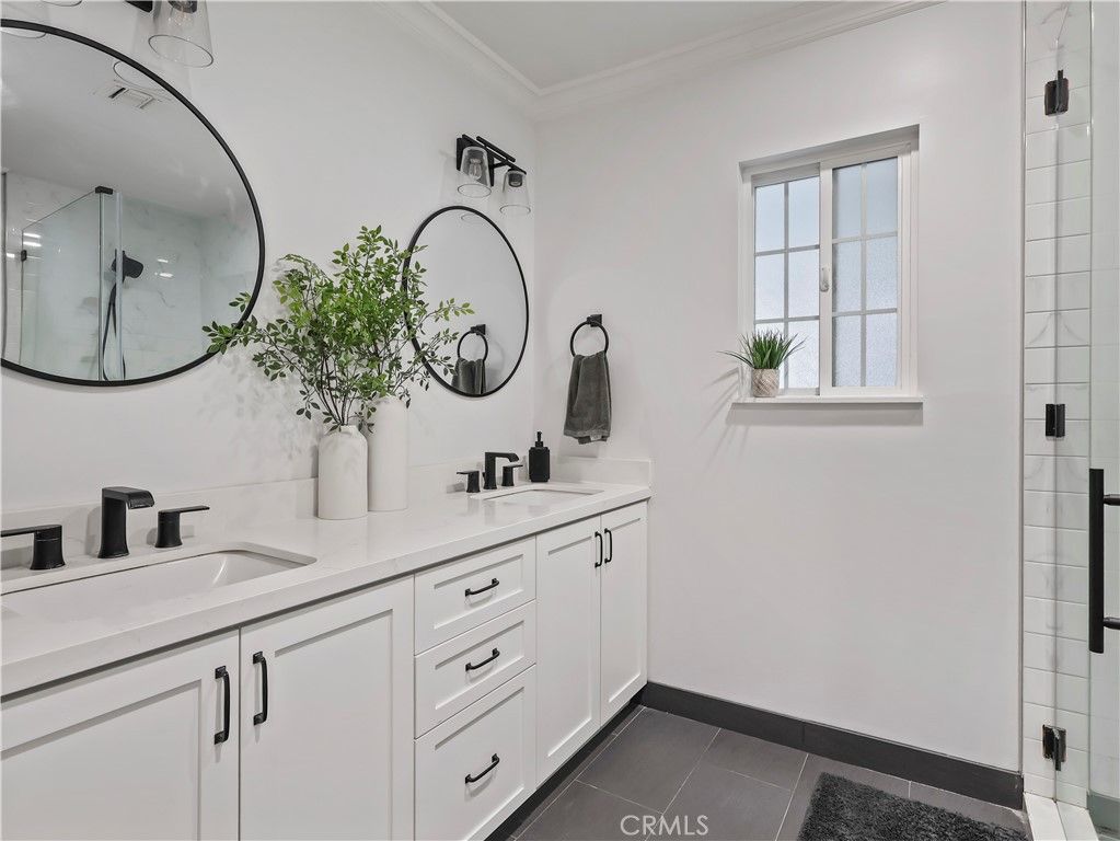 Image 4 of property listing at 6900 Katherine Avenue, Van Nuys, CA 91405