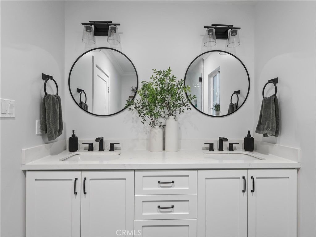 Image 42 of property listing at 6900 Katherine Avenue, Van Nuys, CA 91405