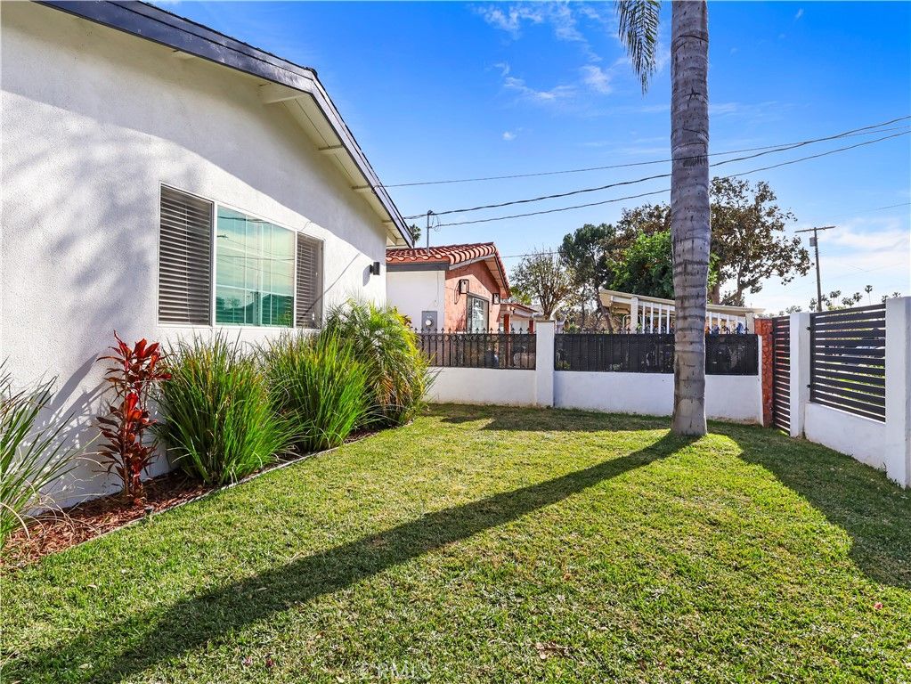 Image 57 of property listing at 6900 Katherine Avenue, Van Nuys, CA 91405