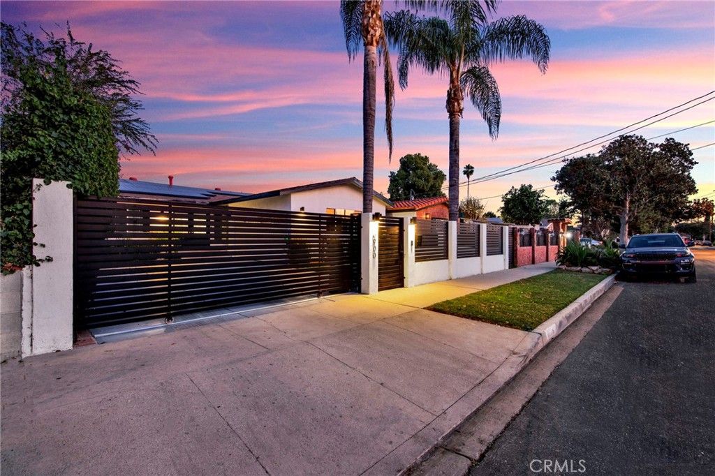 Image 60 of property listing at 6900 Katherine Avenue, Van Nuys, CA 91405