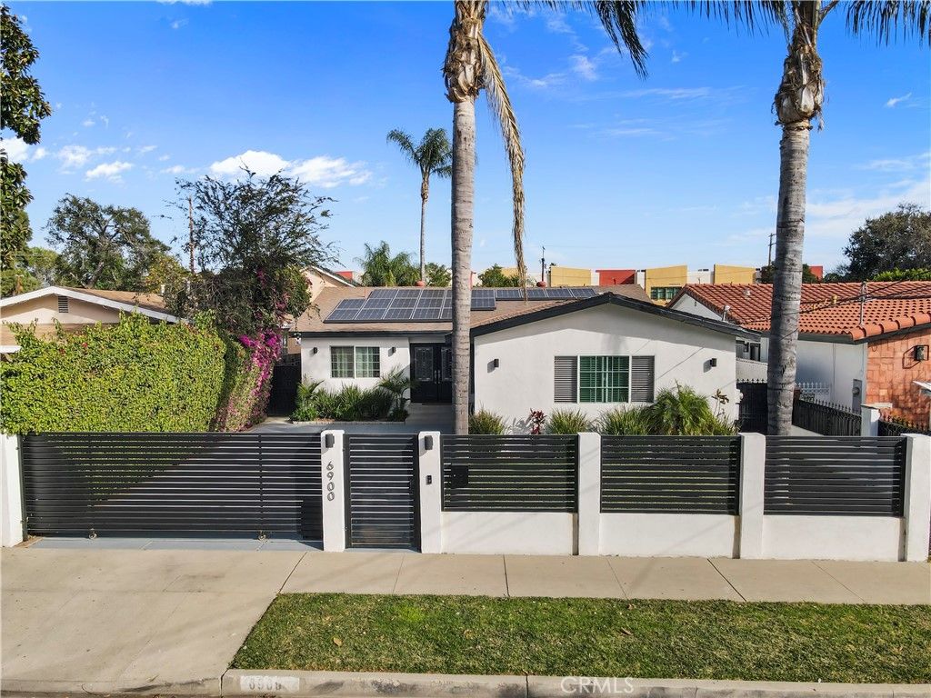 Image 7 of property listing at 6900 Katherine Avenue, Van Nuys, CA 91405