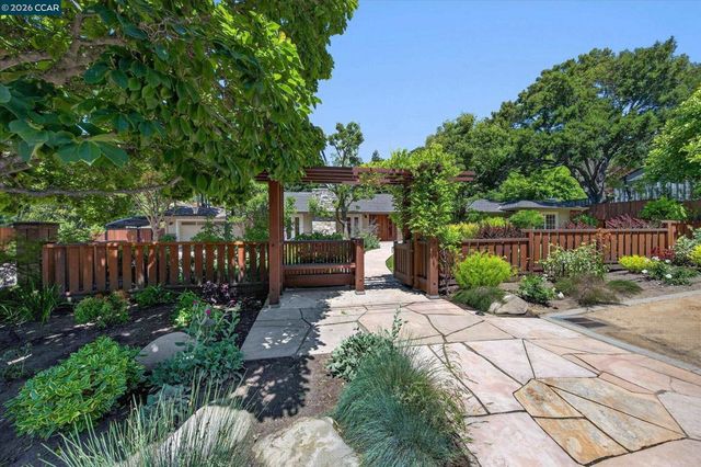 1165 Glen Rd, Lafayette, CA 94549