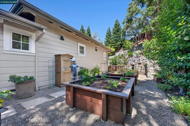 1165 Glen Rd, Lafayette, CA 94549