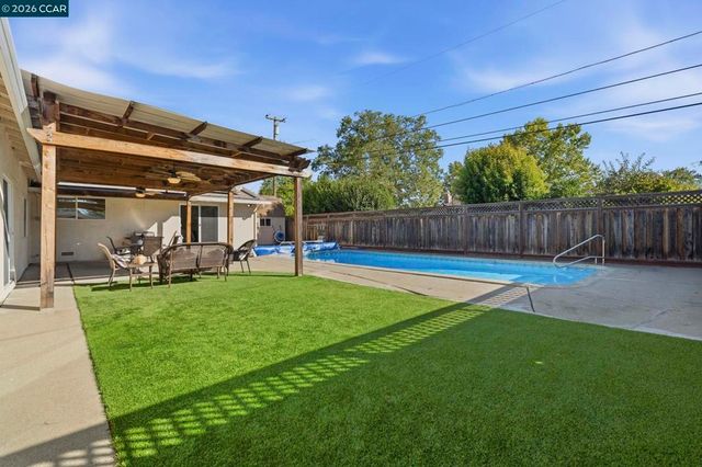 4242 Henning Dr, Concord, CA 94521