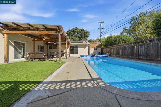 4242 Henning Dr, Concord, CA 94521