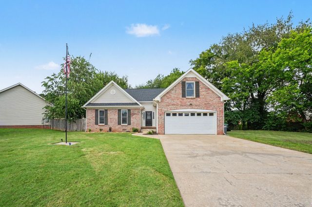 4004 New Grange Cir, Clarksville, TN 37040
