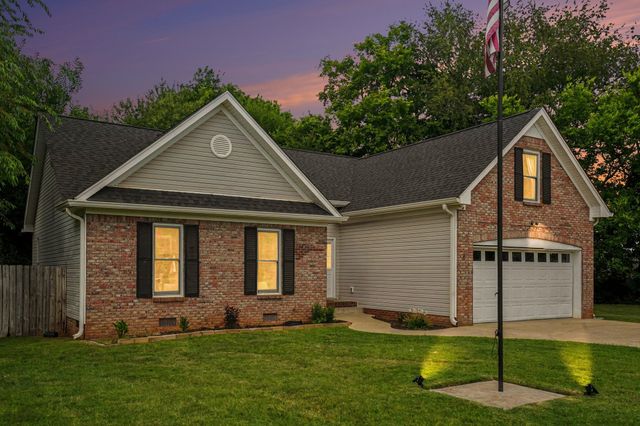 4004 New Grange Cir, Clarksville, TN 37040