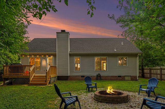 4004 New Grange Cir, Clarksville, TN 37040