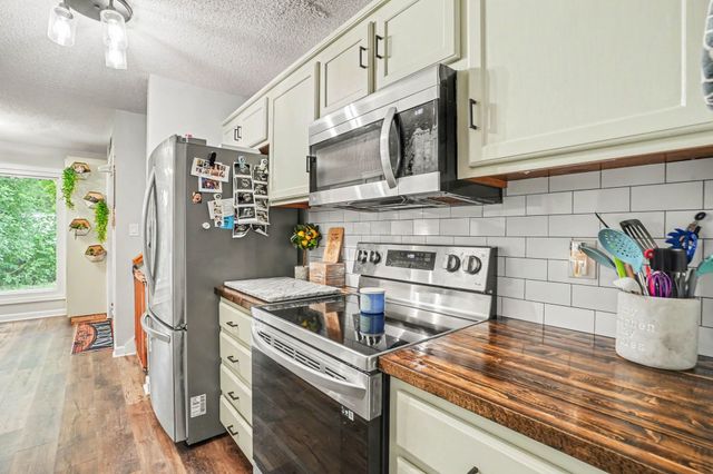 4004 New Grange Cir, Clarksville, TN 37040