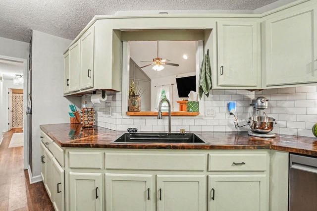 4004 New Grange Cir, Clarksville, TN 37040