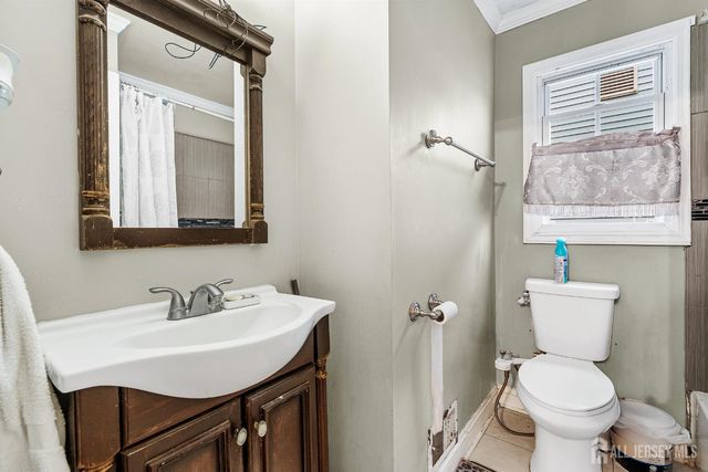 152 Orange Street, Edison, NJ 08817