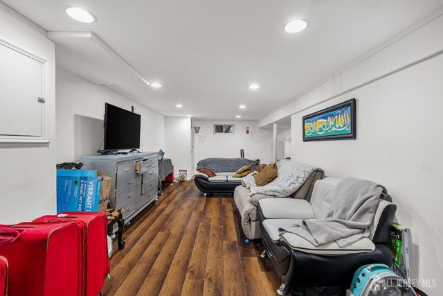 152 Orange Street, Edison, NJ 08817