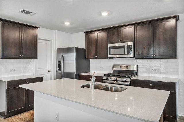 7236 Dancing Wind LN, Del Valle, TX 78617