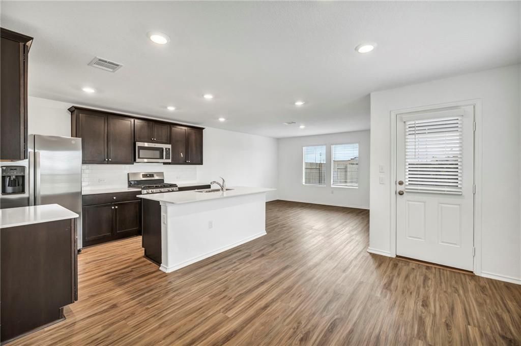 7236 Dancing Wind LN, Del Valle, TX 78617