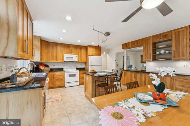 5 CHURCH ST, Brookeville, MD 20833