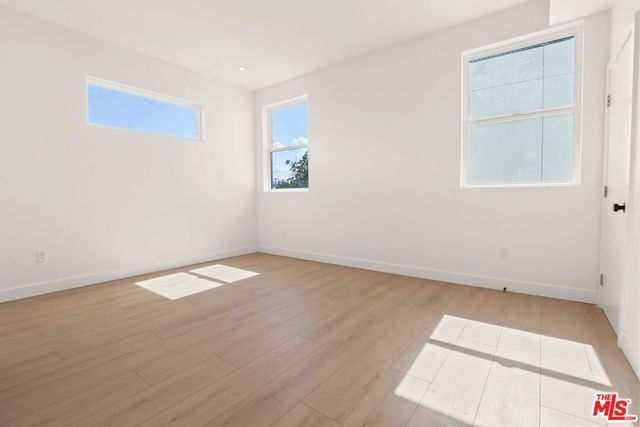 2133 S Longwood Avenue, Los Angeles, CA 90016